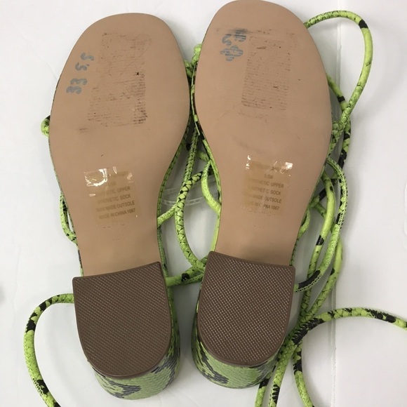 New STEVE MADDEN Impressed Strappy Snake Print Heeled Sandals Size 5.5M - Picture 7 of 7